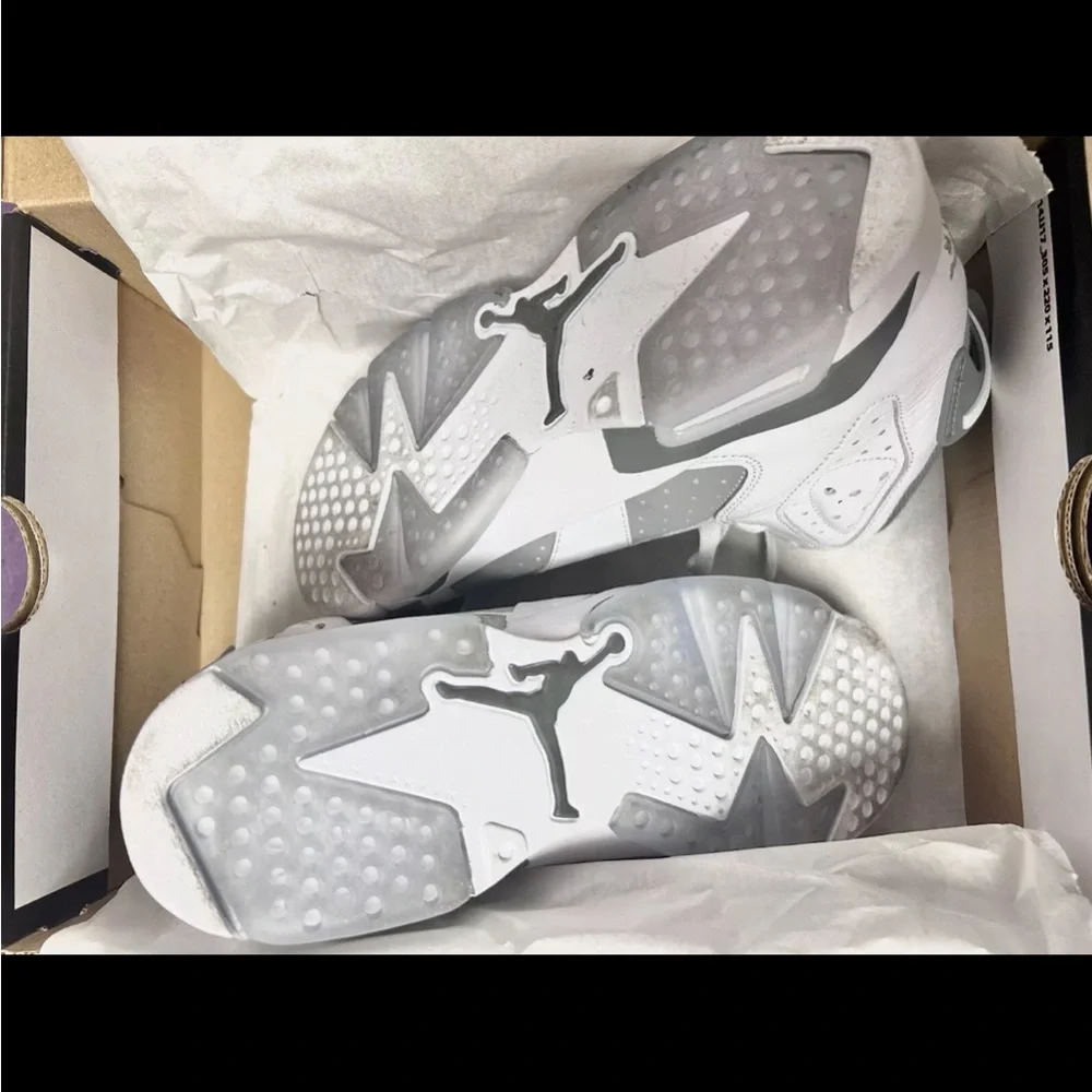 Men's Gray and White Sneakers - Picture 4 of 4